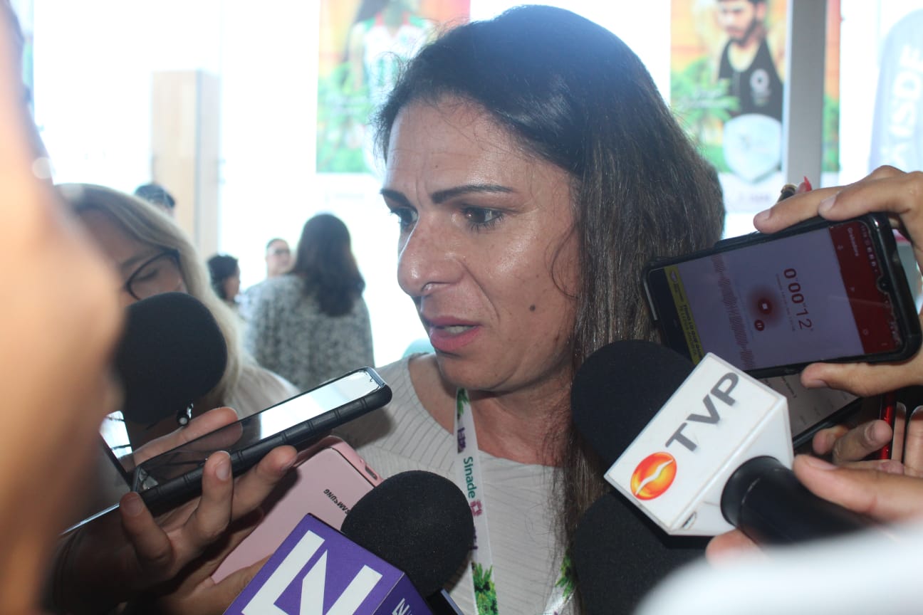 ‘Ni mu’: Ana Guevara evade cuestionamientos sobre manejo de recursos en CONADE al visitar Mazatlán