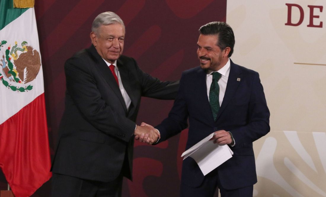 No buscará gubernatura… Zoé Robledo se queda en el IMSS, anuncia con gusto López Obrador