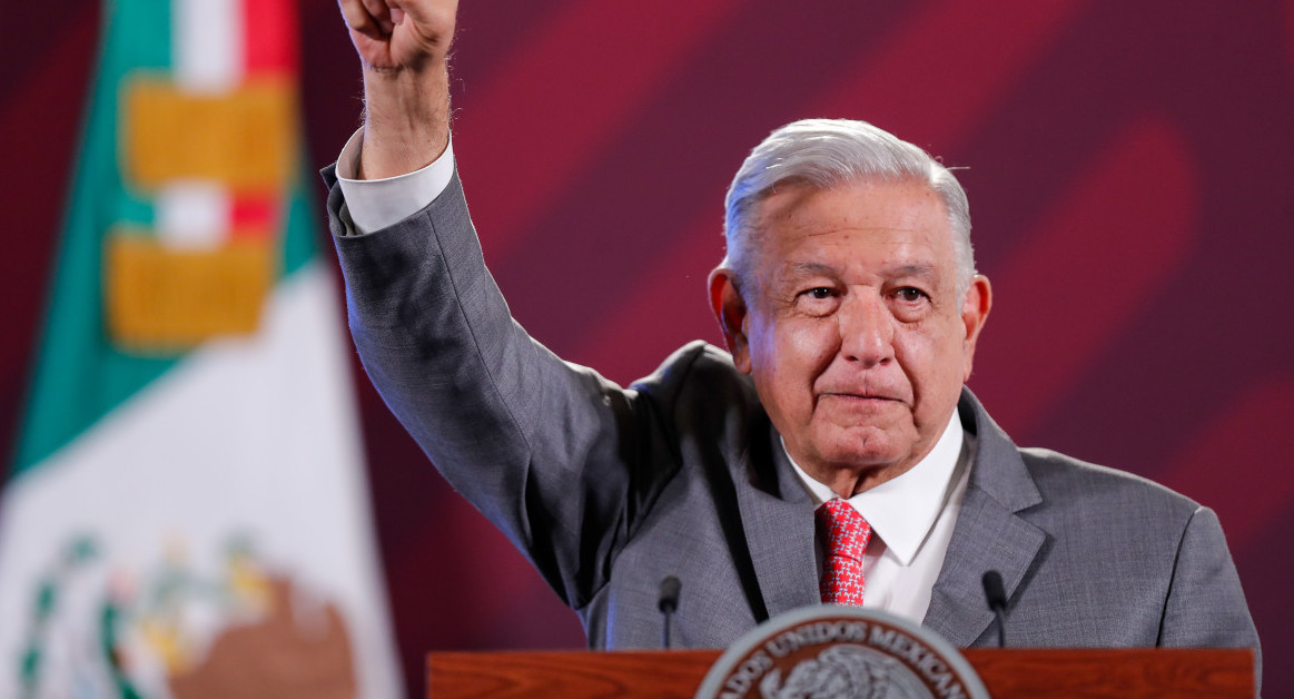 Video: Con Inteligencia Artificial, López Obrador interpreta palomazo ‘A mi manera’