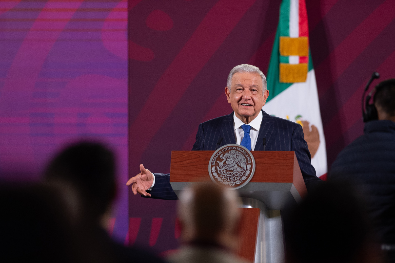 ‘Se están portando bien’, López Obrador no tiene reporte de funcionarios apoyando a ‘corcholatas’