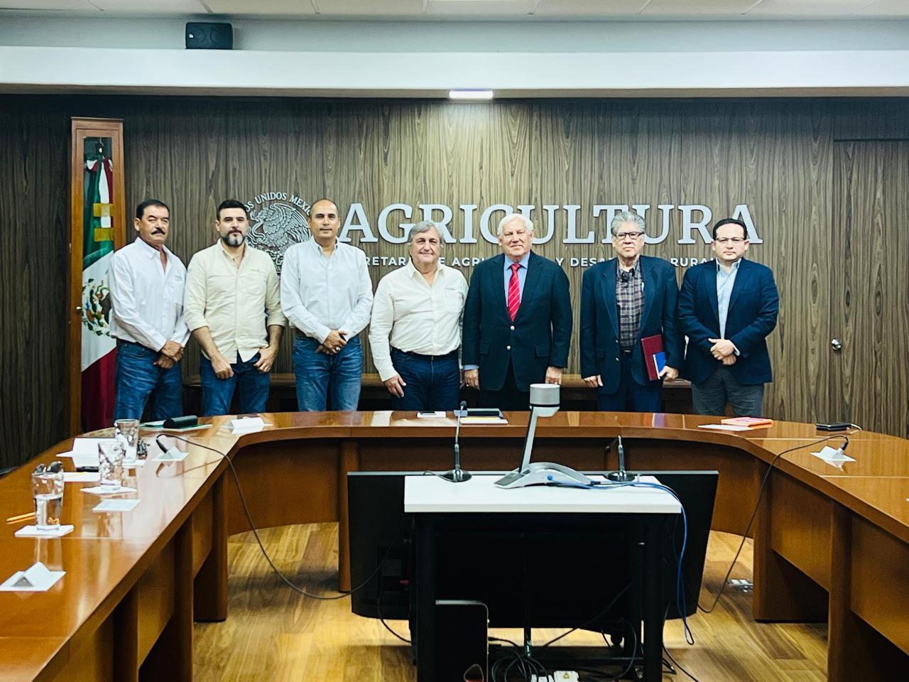 Caades sostiene reunión con secretario de Agricultura Federal Víctor Villalobos; buscan apoyos para productores