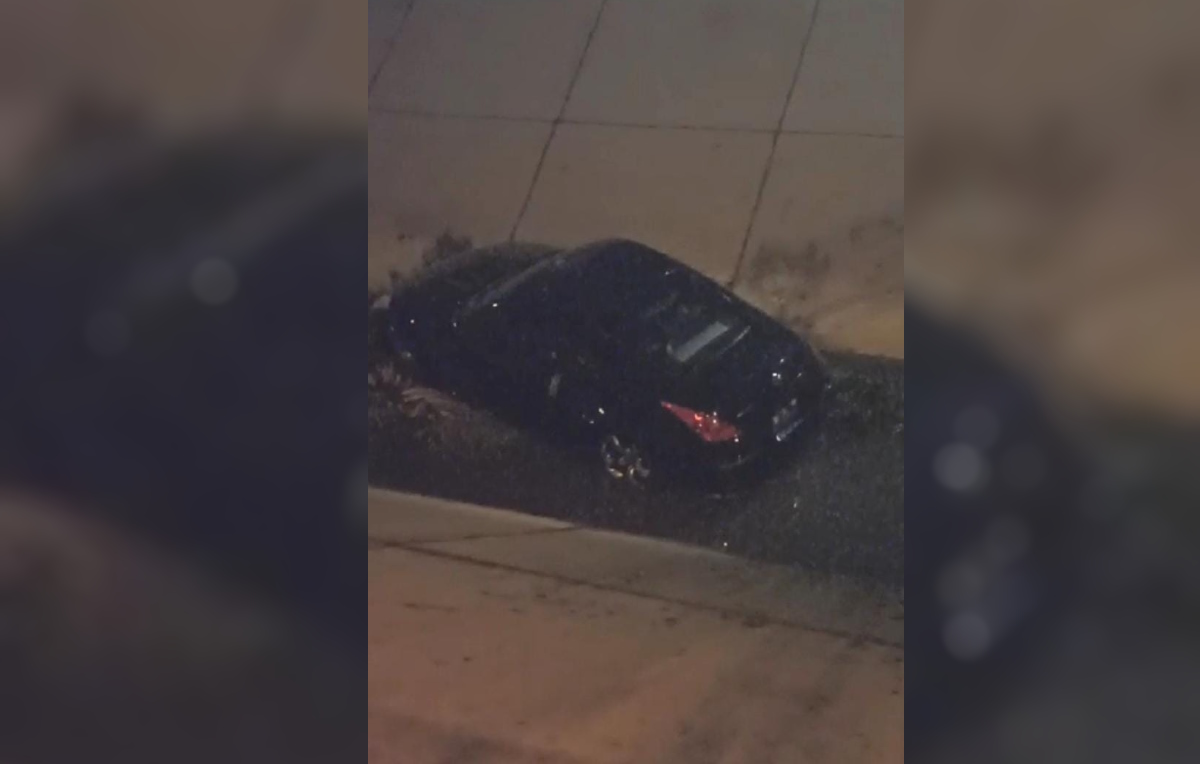 Cae vehículo en el dren Juárez en Los Mochis