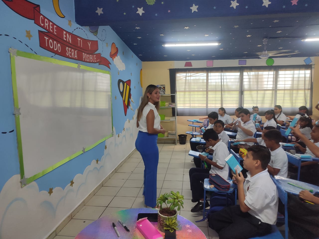 ‘Cada alumno es una estrella que brilla’: Carmina Tiznado, la maestra apasionada por la enseñanza y creatividad dentro de su aula