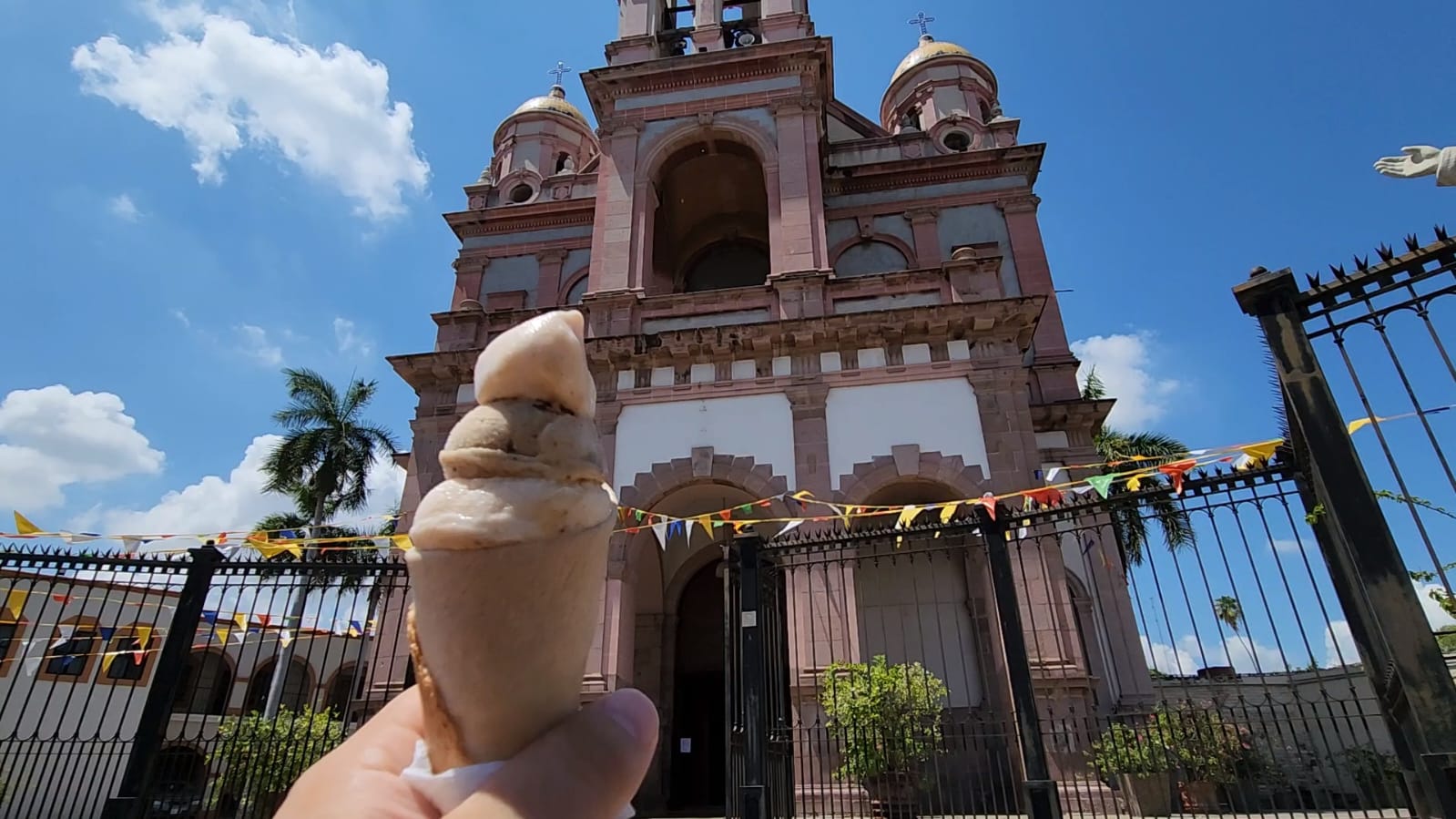 Casi tan icónico como El Santuario, son sus nieves que han deleitado paladares por más de 70 años en Culiacán