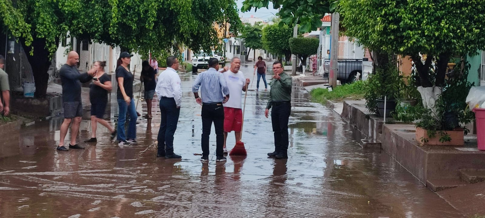 Cayeron entre 77 y 90 mm en Mazatlán, en zonas como Jacarandas el agua llegó a las cocheras