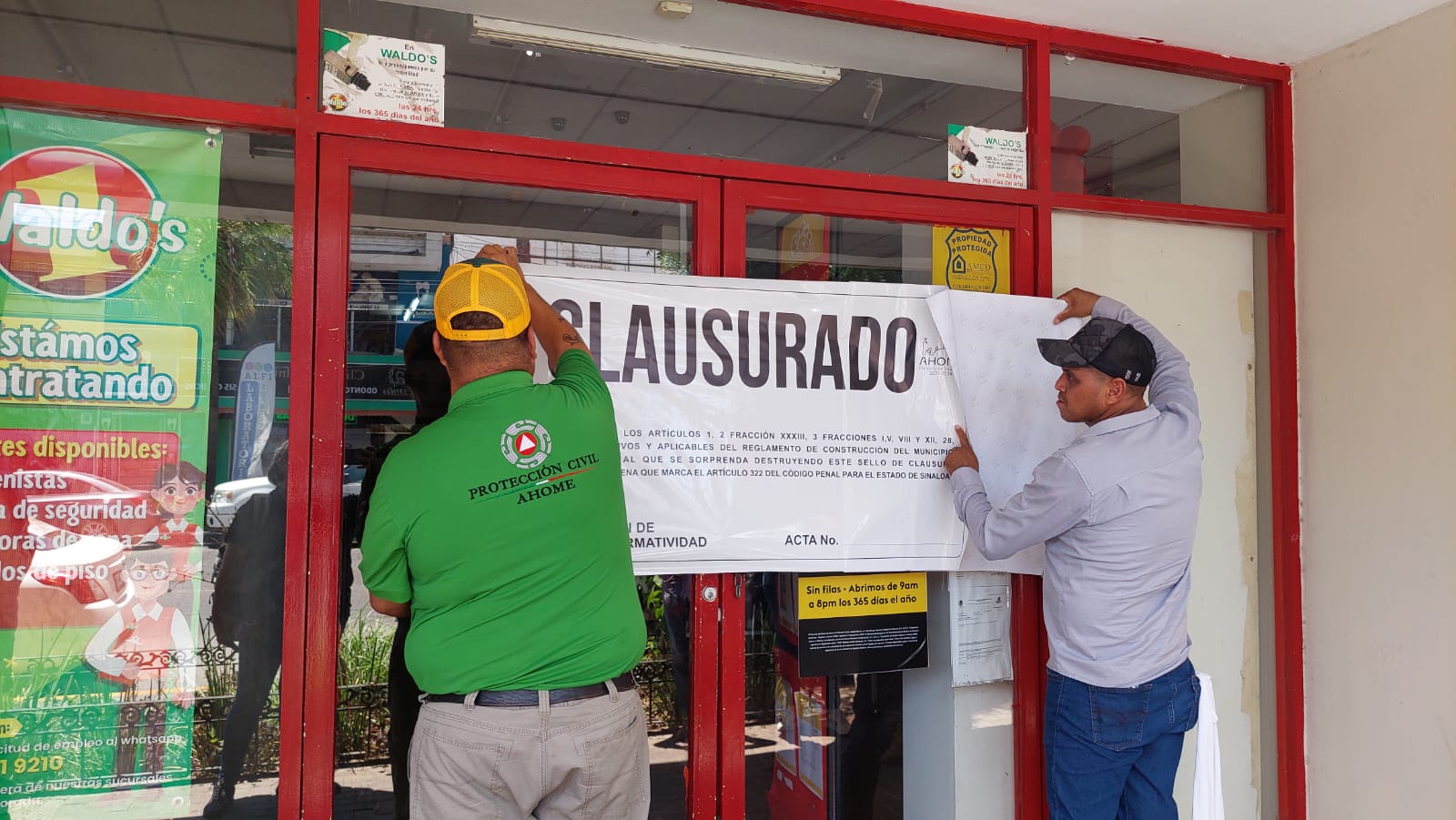 Clausura Protección Civil tienda en Los Mochis y amonesta un hotel por tema de basura en la vía pública