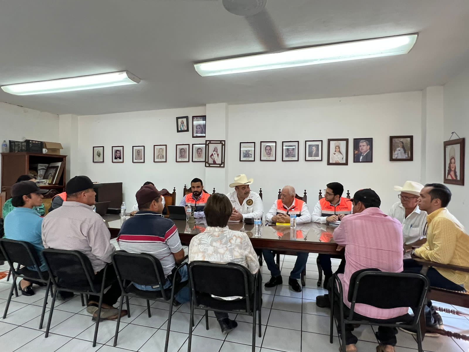 Se reúne la Coepriss con el sector ganadero y quesero de Mazatlán