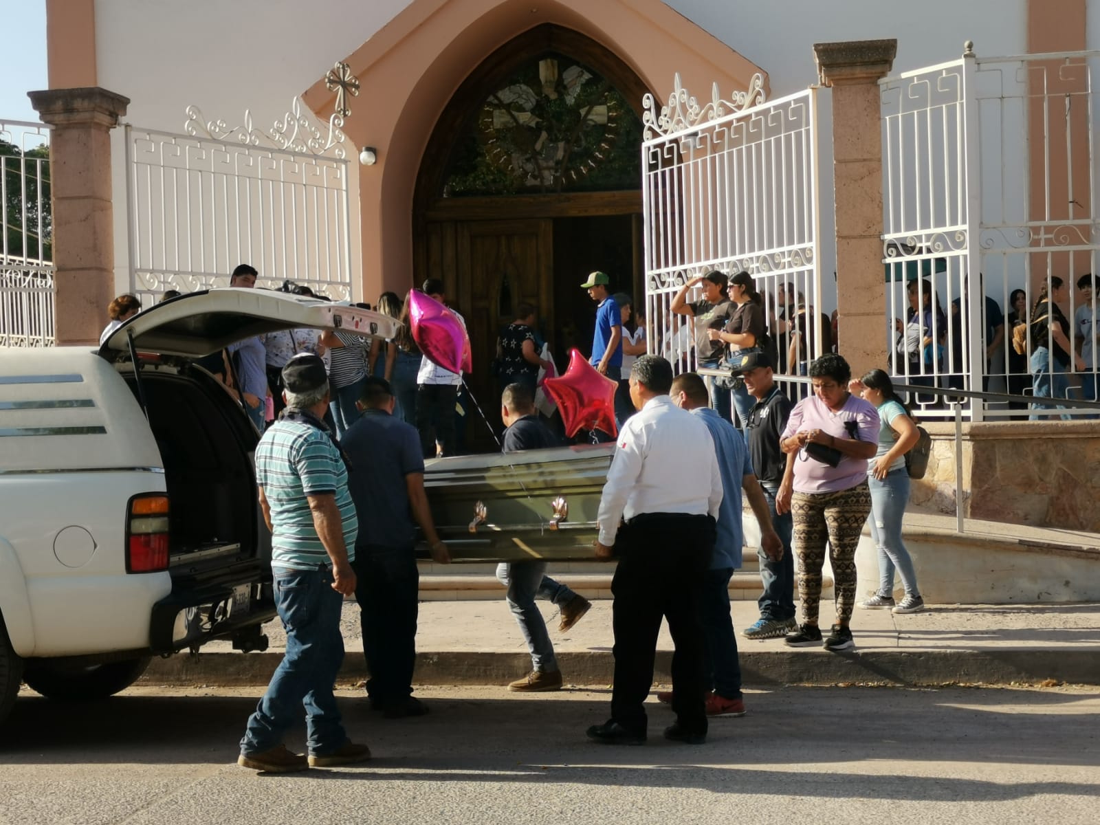 Con lesiones en el abdomen y sepultada cerca de su casa, hallaron a Valeria; la despiden con misa en Ahome