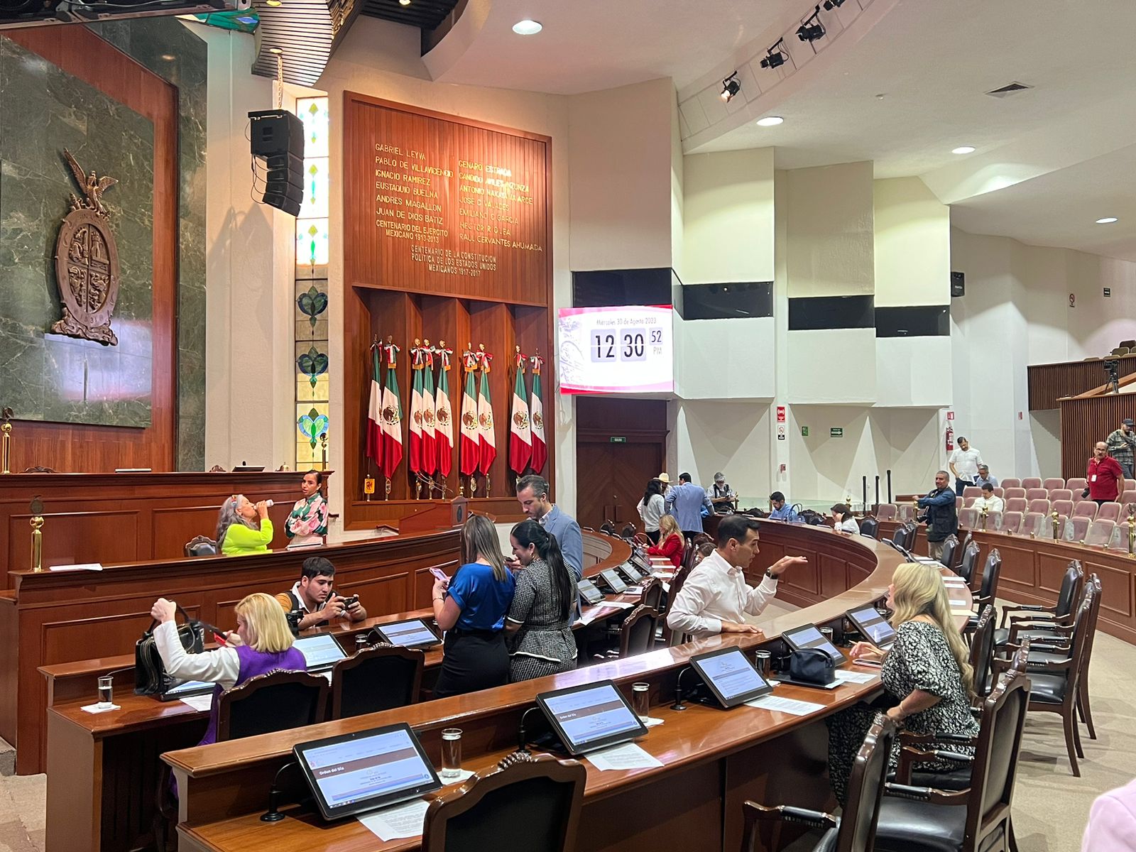 Reestructuran 12 comisiones permanentes del Congreso del Estado