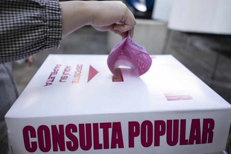 En los estados renuentes a distribuir los libros de la SEP, propone AMLO que se decida mediante consulta popular
