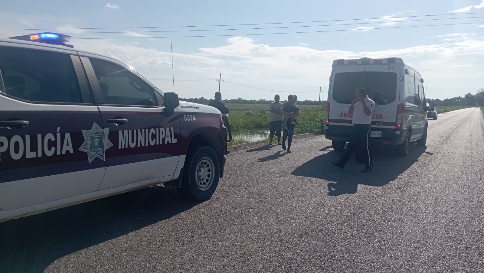 En su último día como agente de Tránsito, Daniel Escobar rescata a cuatro personas en canalazo en Ahome