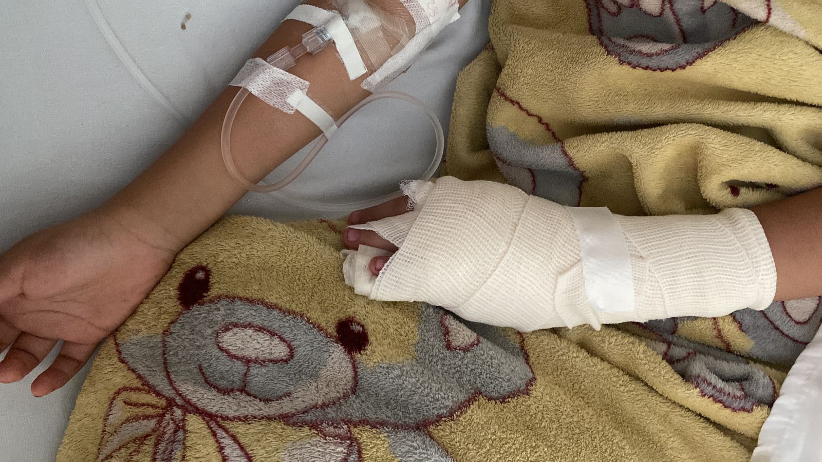 “¿Imagínese si le hubiera dado en la cabeza?”: padre de Dorian, niño baleado por exmilitar en parque 87 exige justicia