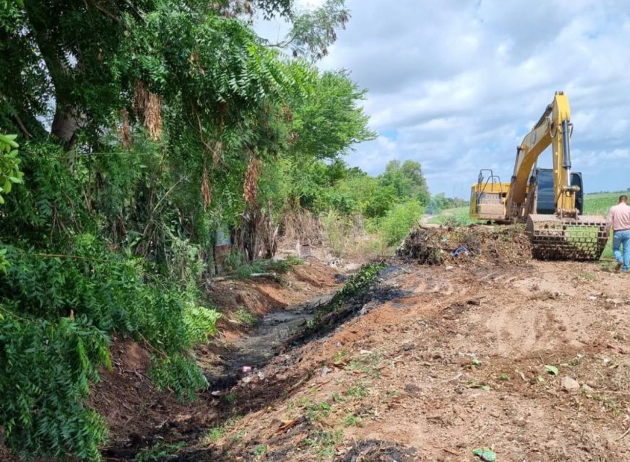 Ecología y Módulo Los Juncos limpian un kilómetro de basurones en el Canal Alto