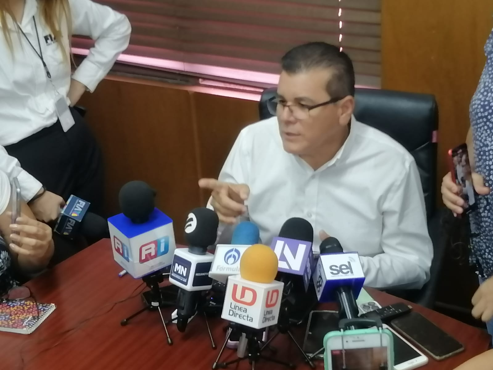 Asegura alcalde de Mazatlán que no saldrán más funcionarios ante la temporada electoral