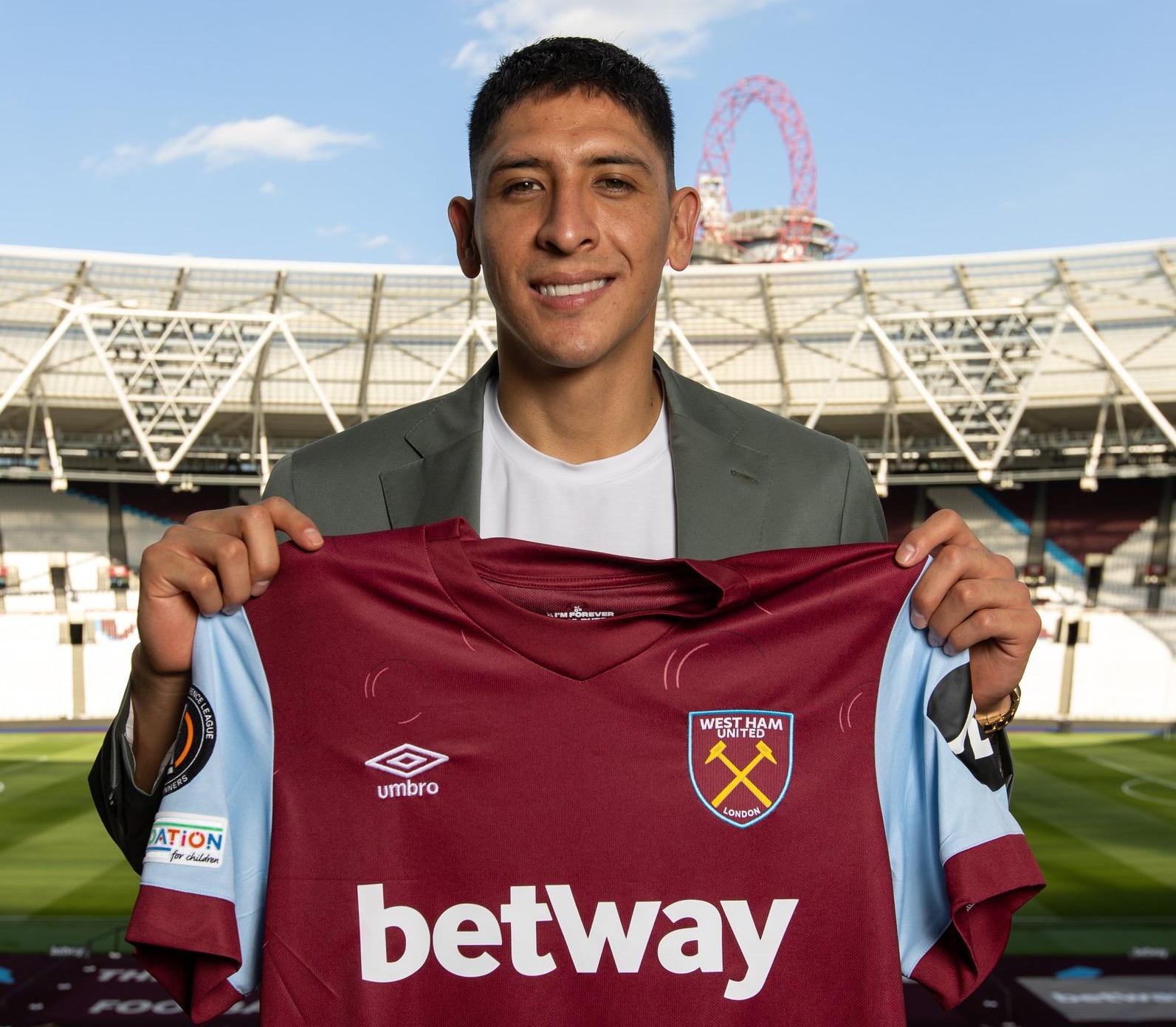 Edson Álvarez es nuevo jugador del West Ham United