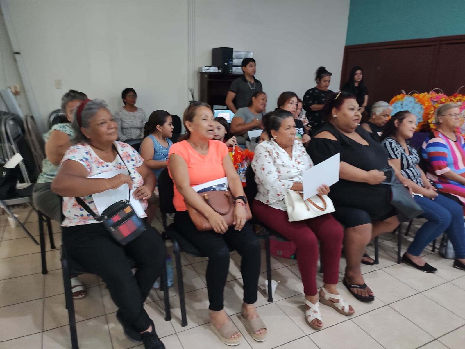 Empoderan a empacadoras de camarón con ideas de emprendimiento ante el ‘piojillo’ en Mazatlán