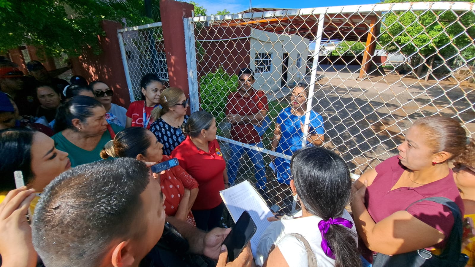 En Guasave continúa el pleito; Stashag discute por instalaciones del sindicato