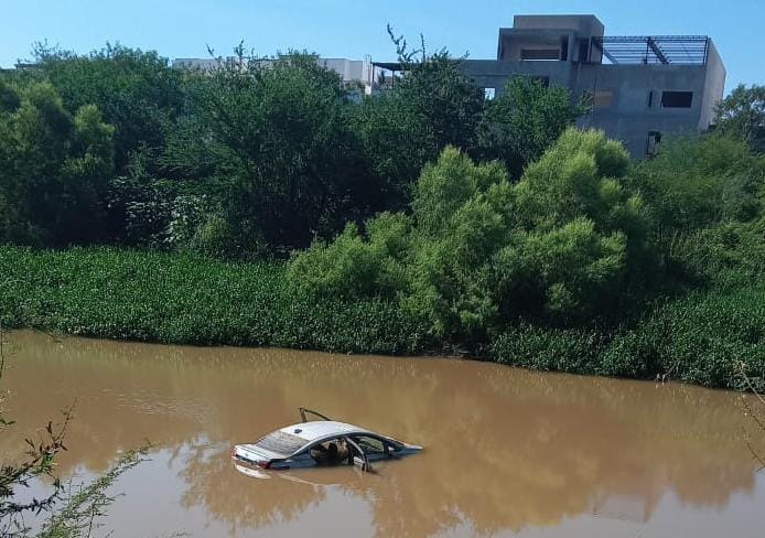 Hallan en el fondo del río el automóvil de un joven asesinado a balazos en Culiacán