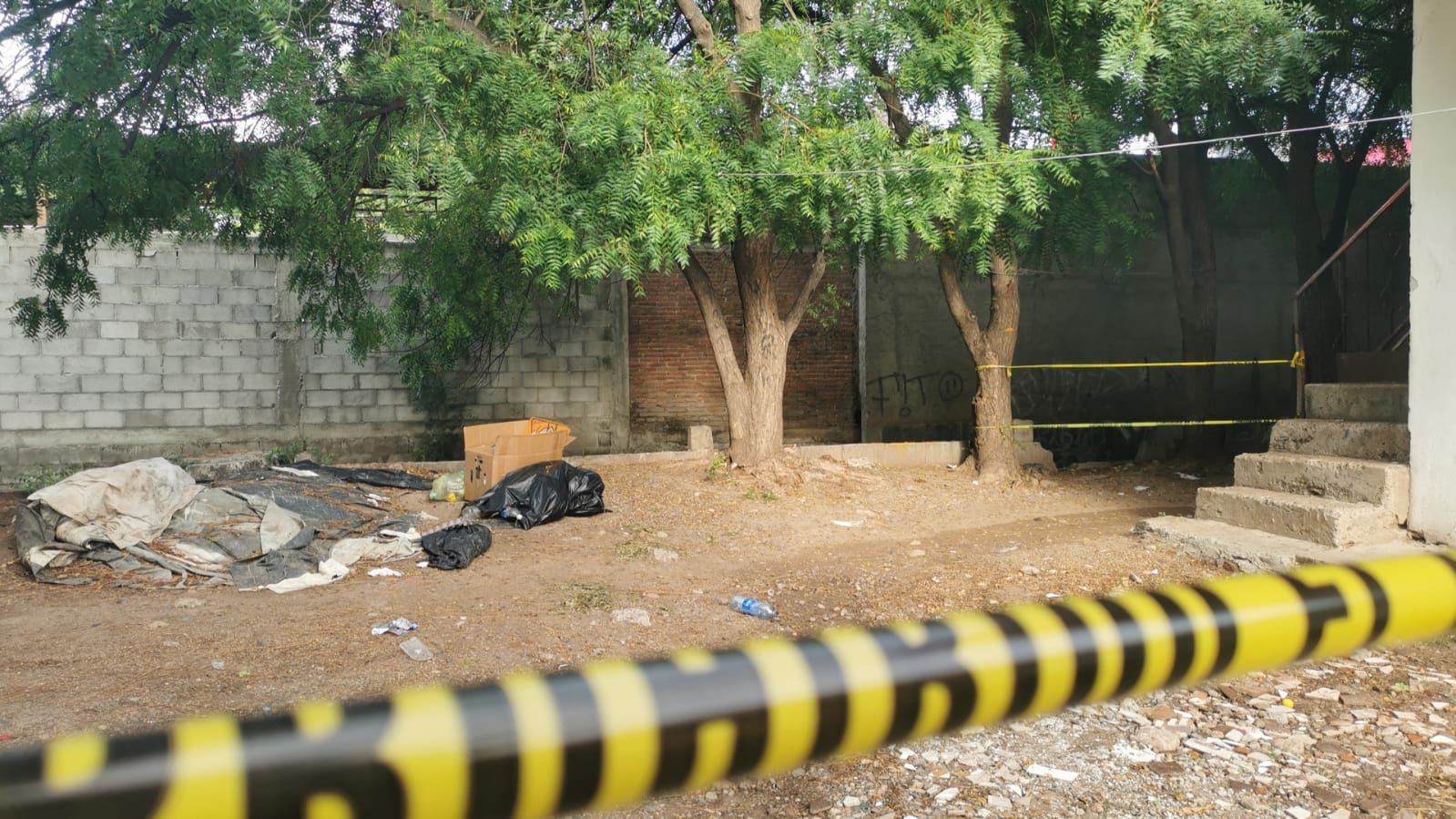 Encuentran ejecutado a balazos y con heridas de arma blanca a un hombre en Culiacán
