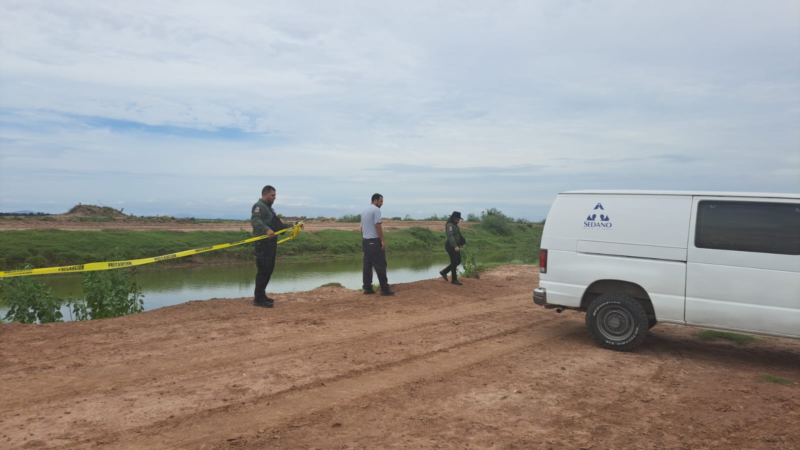 Encuentran flotando a un hombre sin vida en el Canal Alto, en Guasave