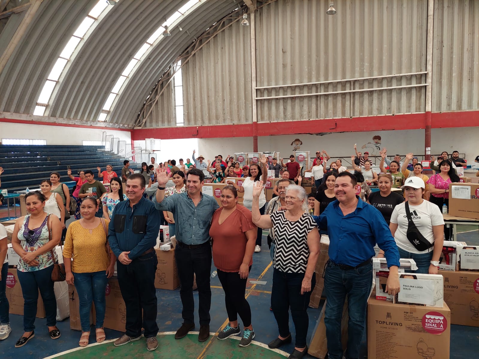 Entrega Sedeco equipamiento para proyectos productivos a emprendedores de Ahome