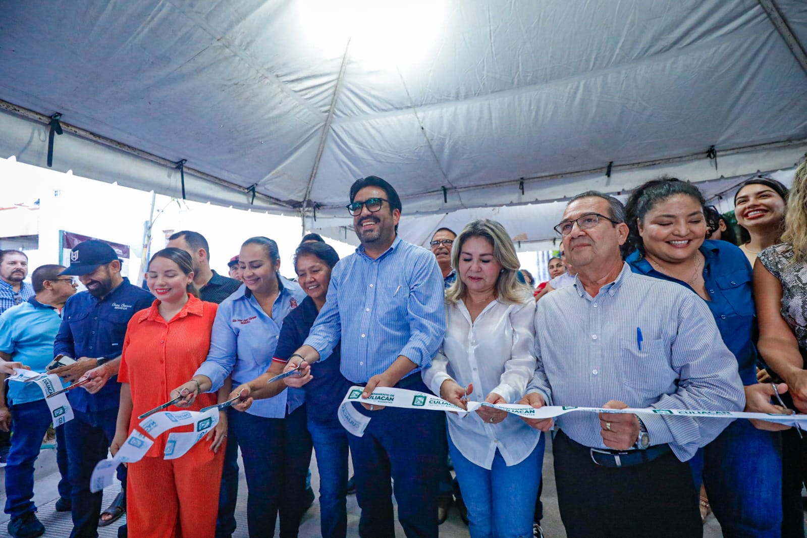 Cumple su promesa, Gámez Mendívil inaugura par de calles en la colonia Heraclio Bernal en Culiacán