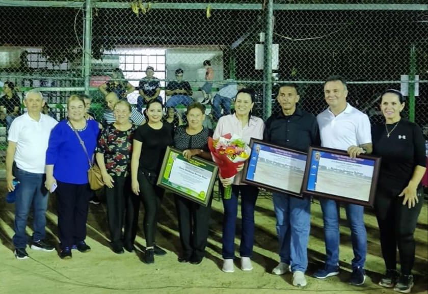 Gloria Borrego es homenajeada en la Liga de Softbol Municipal Parque Culiacán