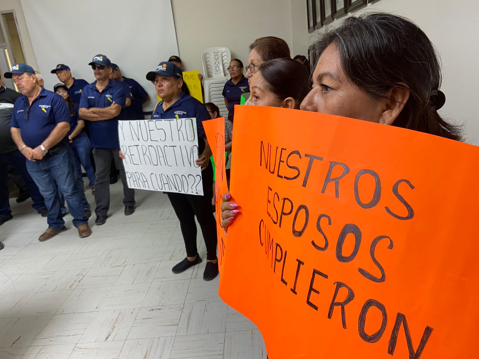 Se compromete gobernador a ayudar a Salvador Alvarado para atender a todas las viudas de expolicías