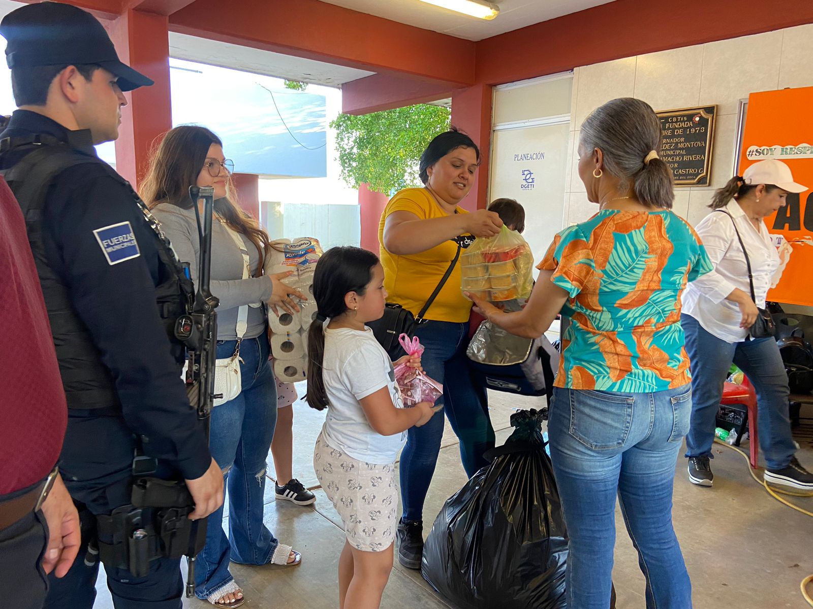 Guamúchil se convierte en la ciudad refugio para desplazados por la violencia; ya son más de 320 los que han recibido