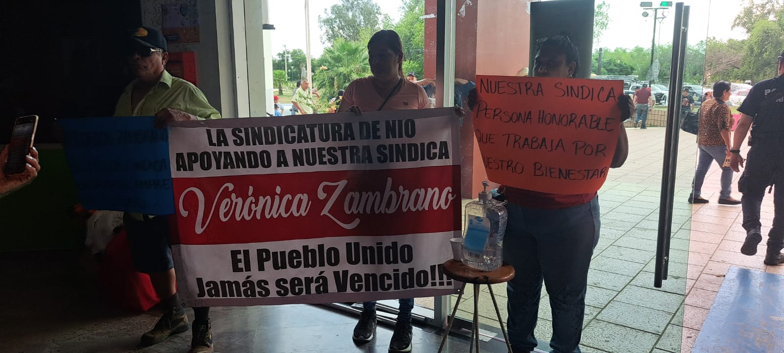 Habitantes de la sindicatura de Nío, en Guasave, se manifiestan en apoyo a Verónica Zambrano