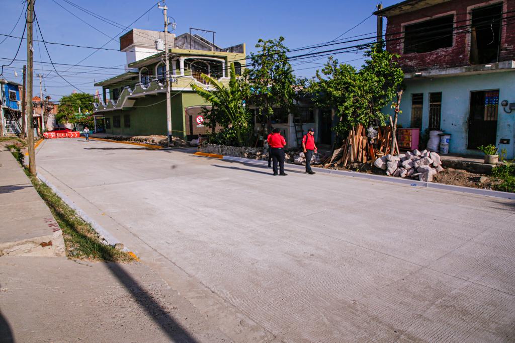 Inaugura Gobierno de Mazatlán calle pavimentada en la colonia Francisco Solís