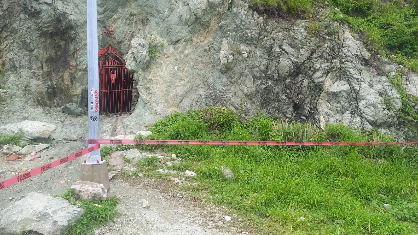 En Mazatlán, turista se tomaba fotos en la Cueva del Diablo y le cae una piedra en la cabeza del Cerro de La Nevería