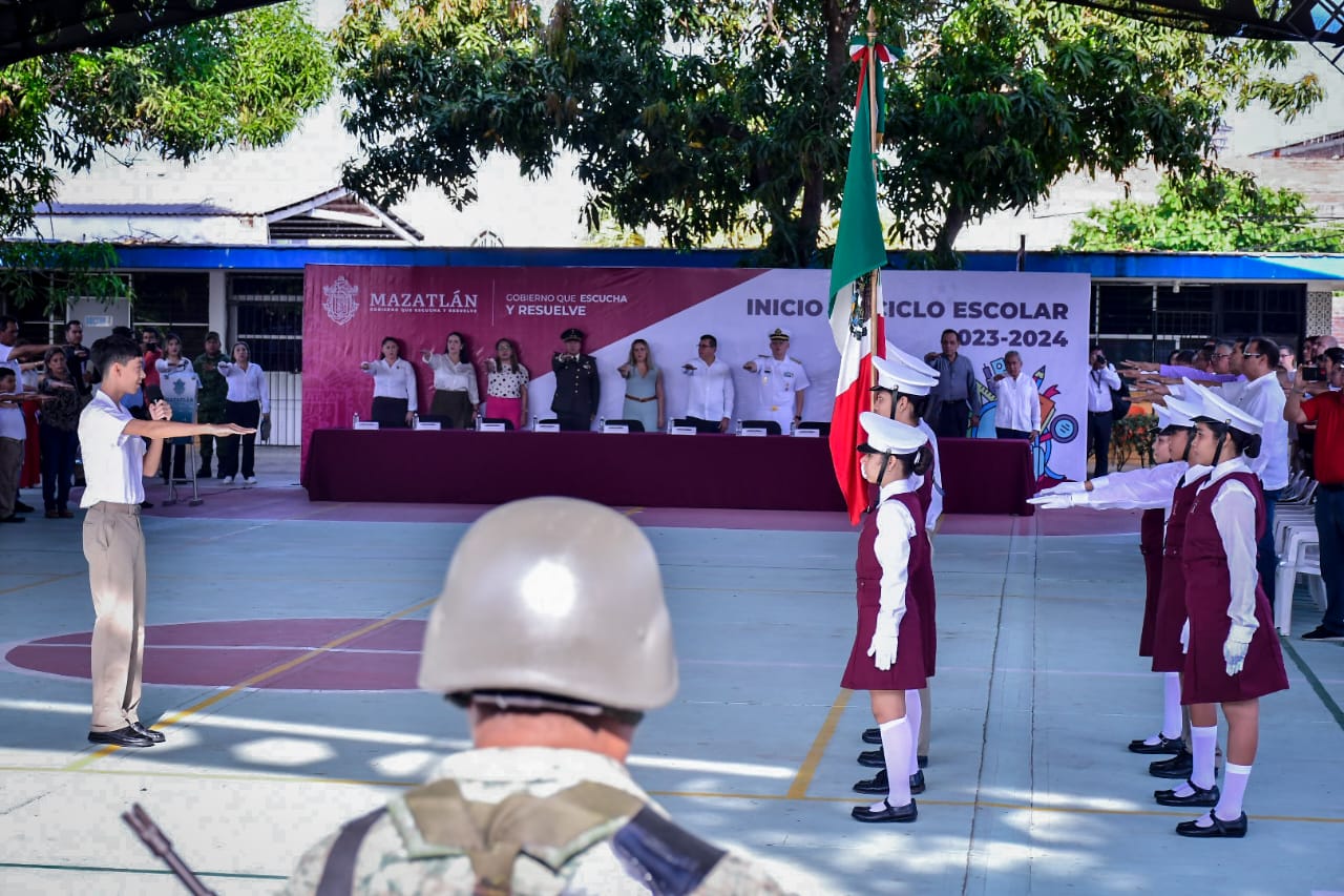 La Federal 1 de Mazatlán recibió el Lunes Cívico en el regreso a clases del ciclo escolar 2023-2024