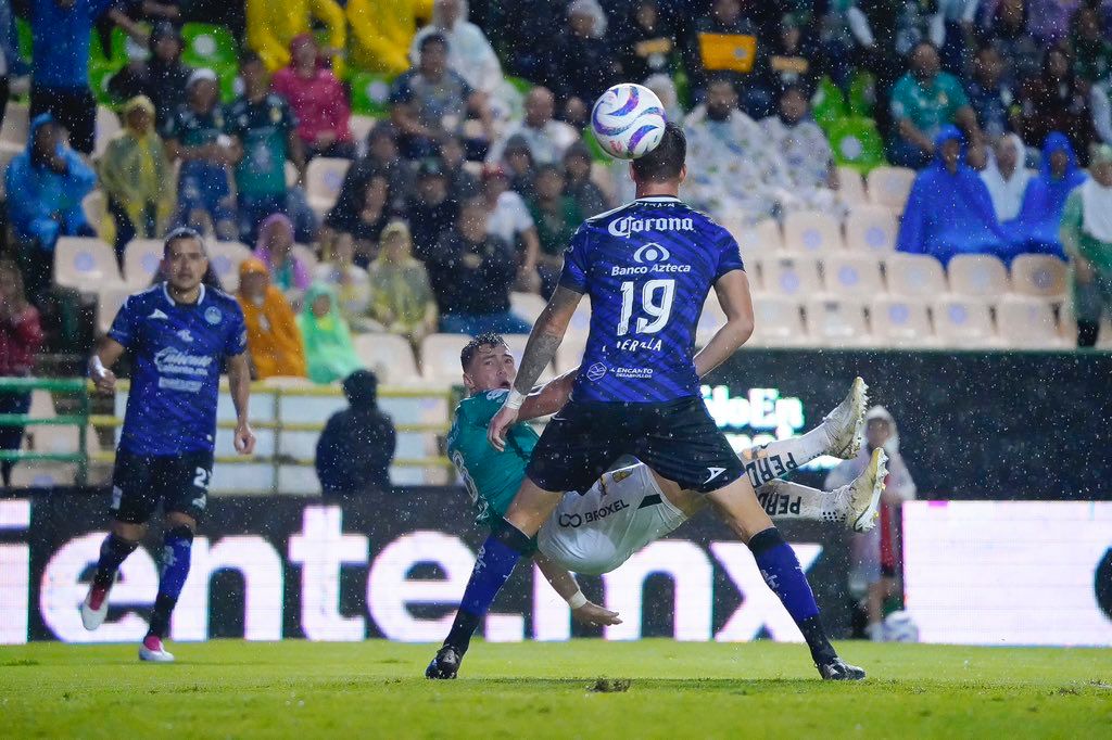 León remonta y derrota al Mazatlán FC en la cuarta jornada de la Liga MX