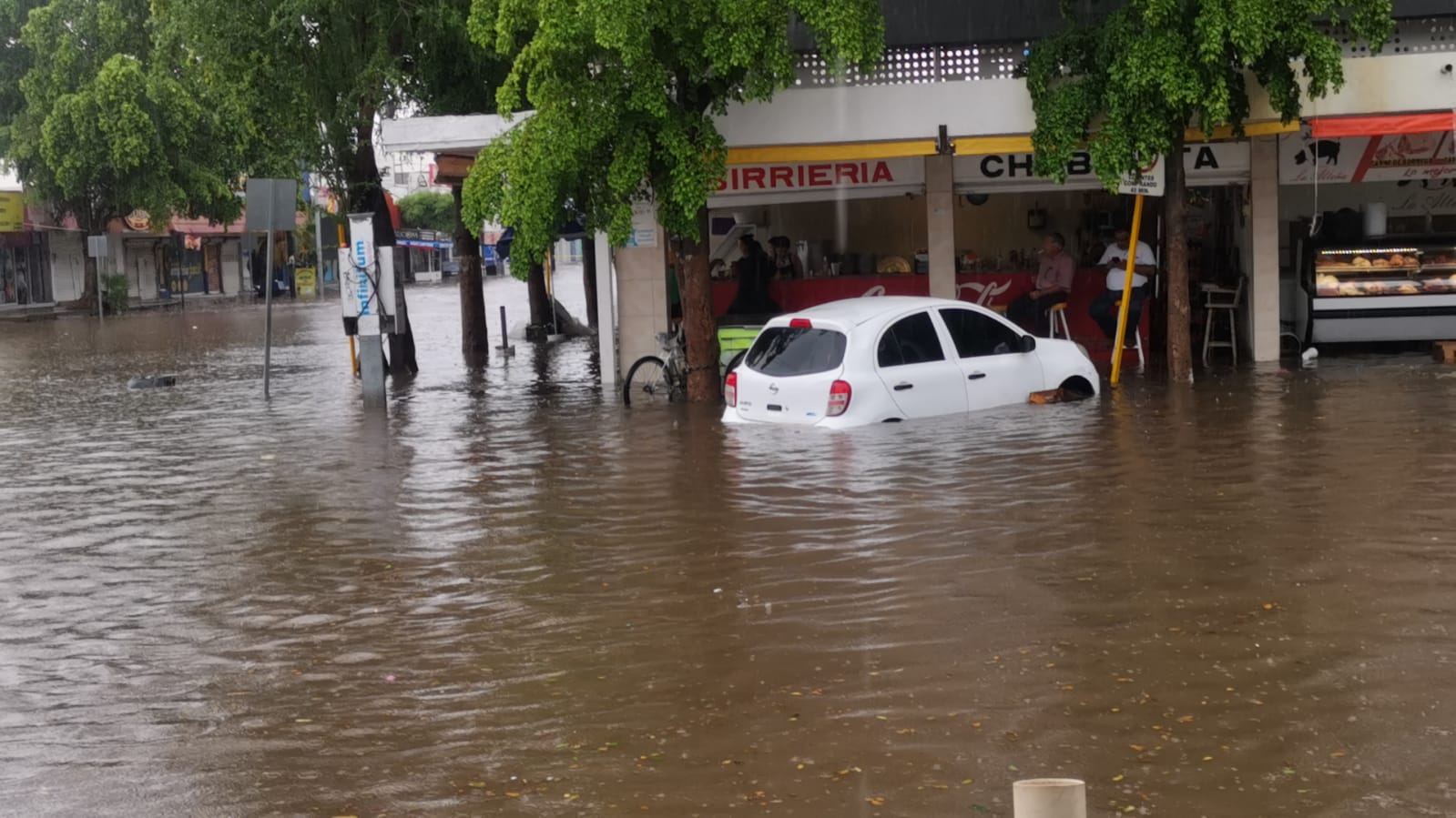 Lluvia intensa pero intermitente, en Los Mochis, no ha causado grandes afectaciones: PC