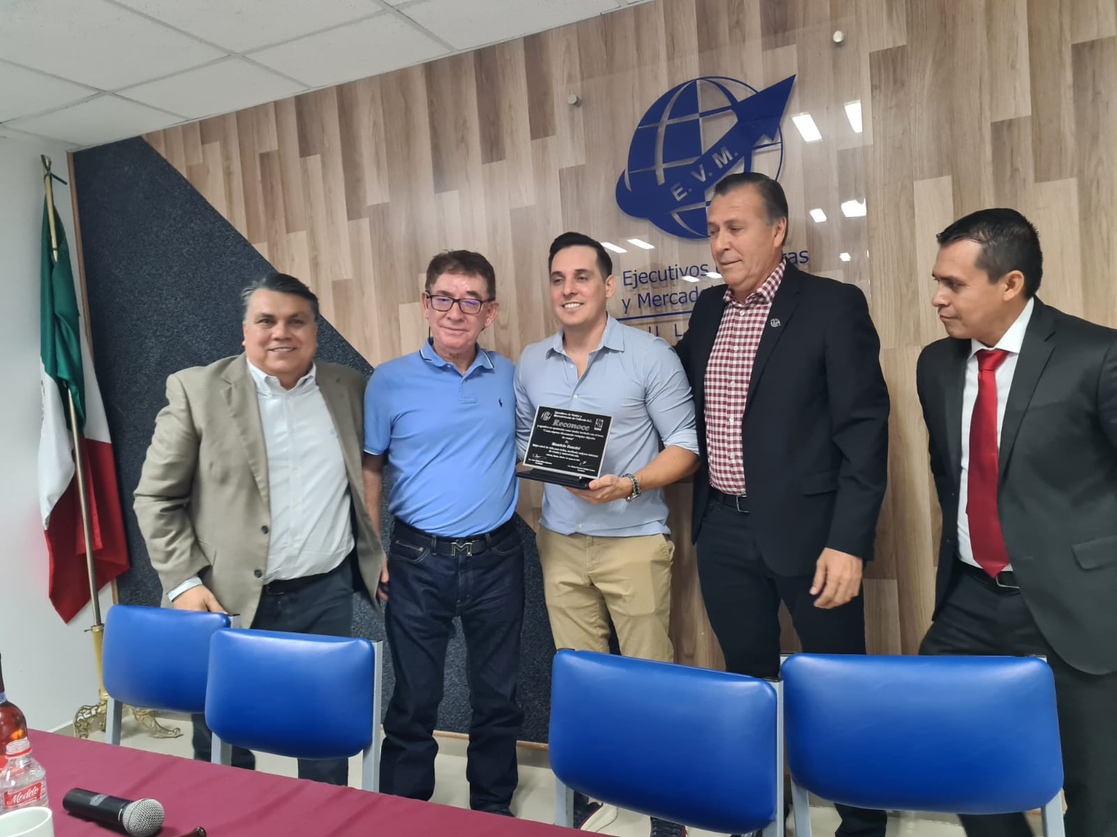 Mauricio Benoist otorga una charla para superar objeciones a Ejecutivos de Ventas y Mercadotecnia A.C. Culiacán