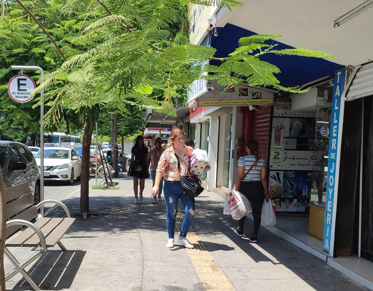 Con miedo y paranoia amas de casa hacen sus compras, al saber que opera banda de carteristas en Los Mochis