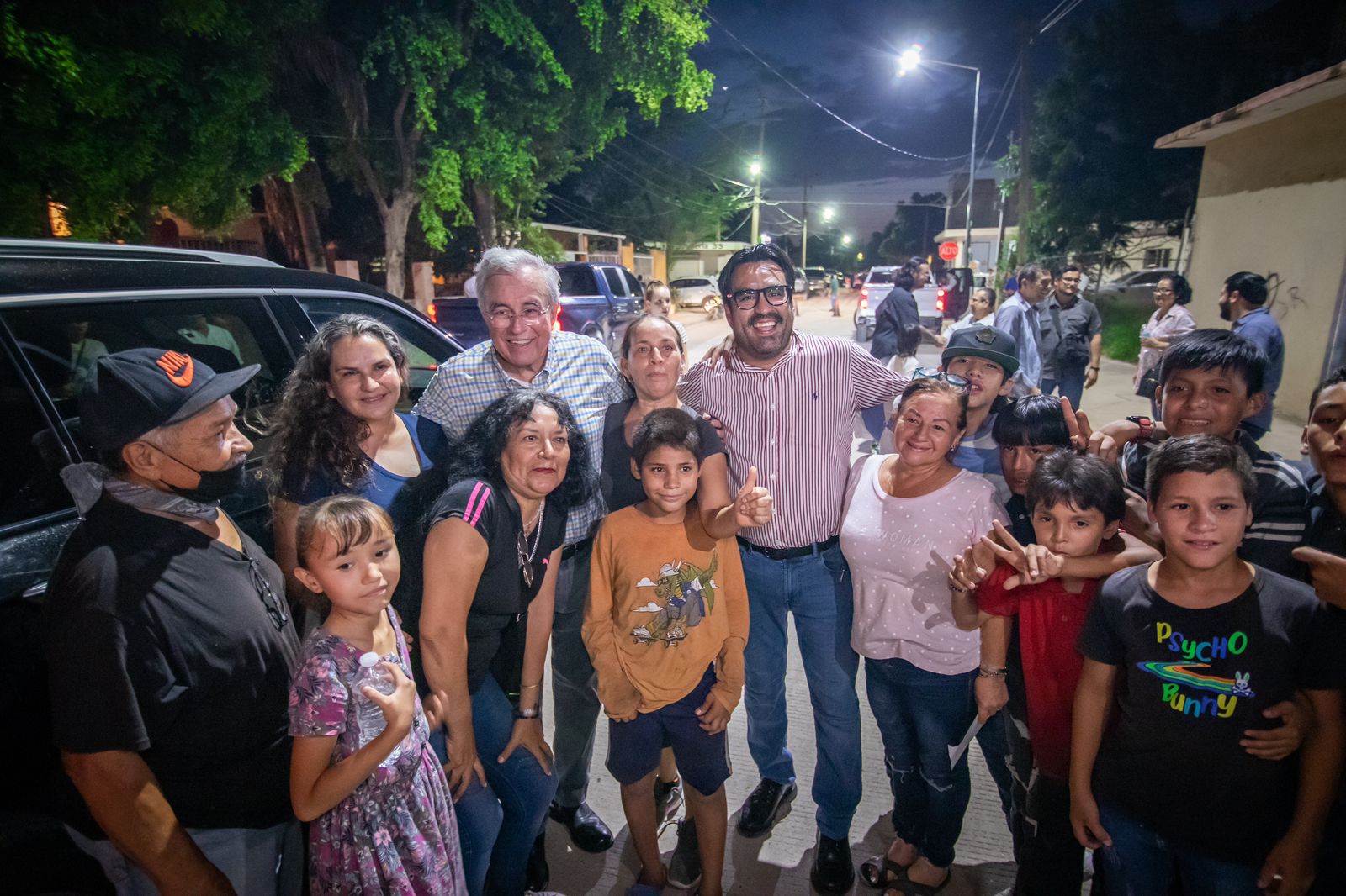 Entregan Juan de Dios Gámez y Rubén Rocha, pavimentación de calles en la colonia 5 de Febrero