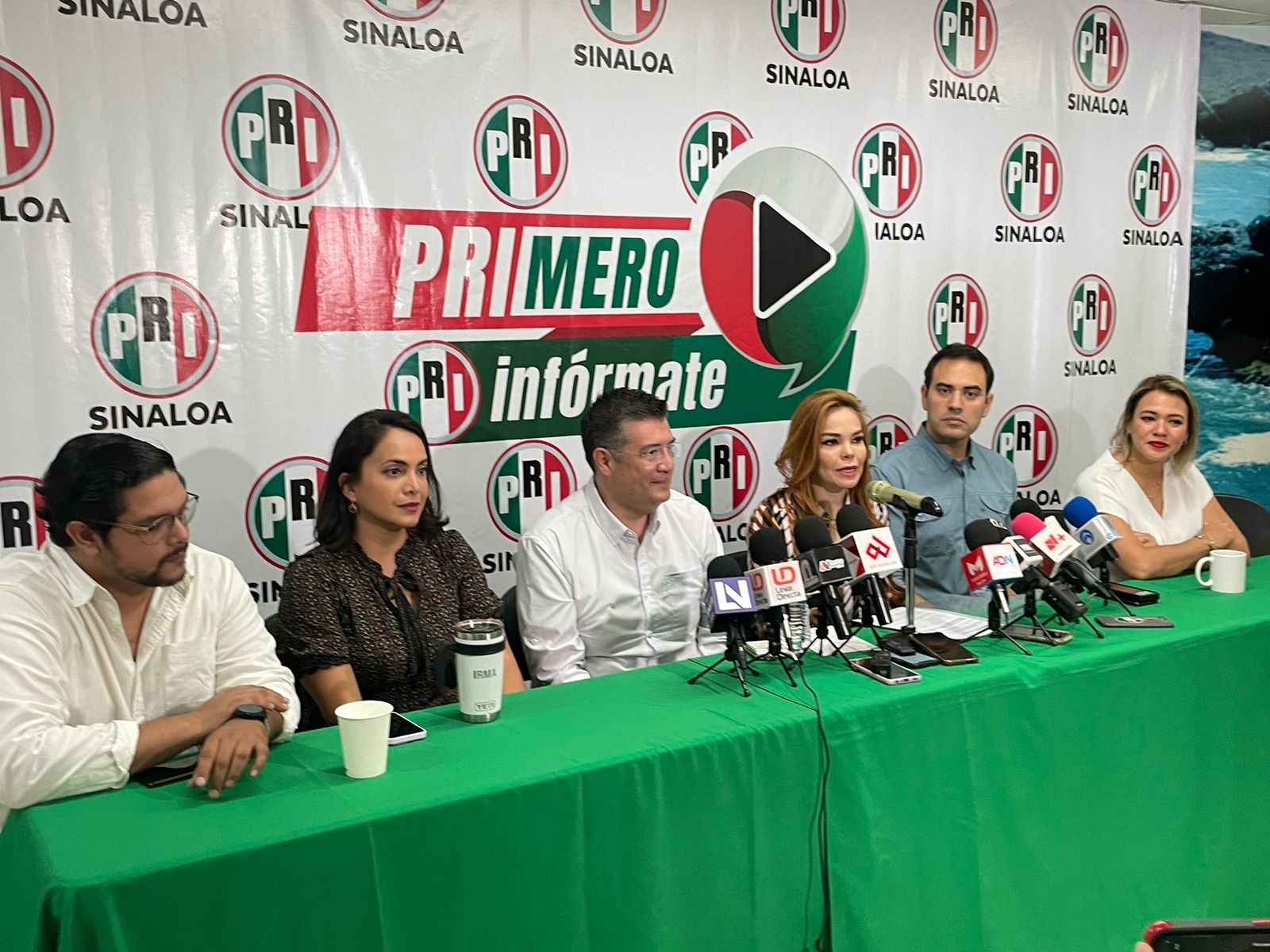 PRI exhorta a Rocha Moya a detener distribución de los libros de texto en Sinaloa por atentar contra la educación