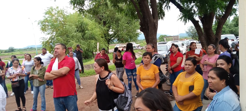 ¡Otra toma de escuela más! Padres de familia de la secundaria de Ocoroni exigen el cambio del cableado eléctrico para evitar apagones