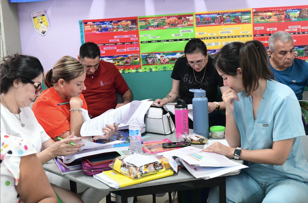 Padres de primaria de la colonia Rubén Jaramillo revisarán nuevos libros de texto; alumnos a la espera de usarlos
