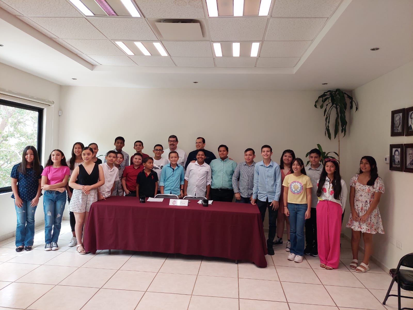 Patronato Pro-Educación de Ahome entregó becas a alumnos con mejor promedio en cursos de verano