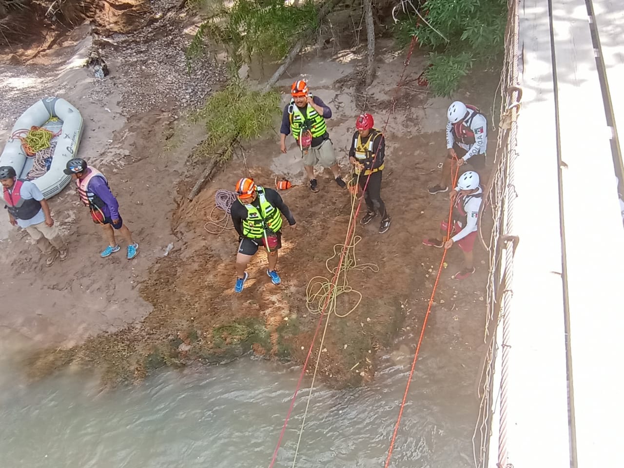 Protección Civil Sinaloa y de Mazatlán se capacitan en rescate en aguas rápidas