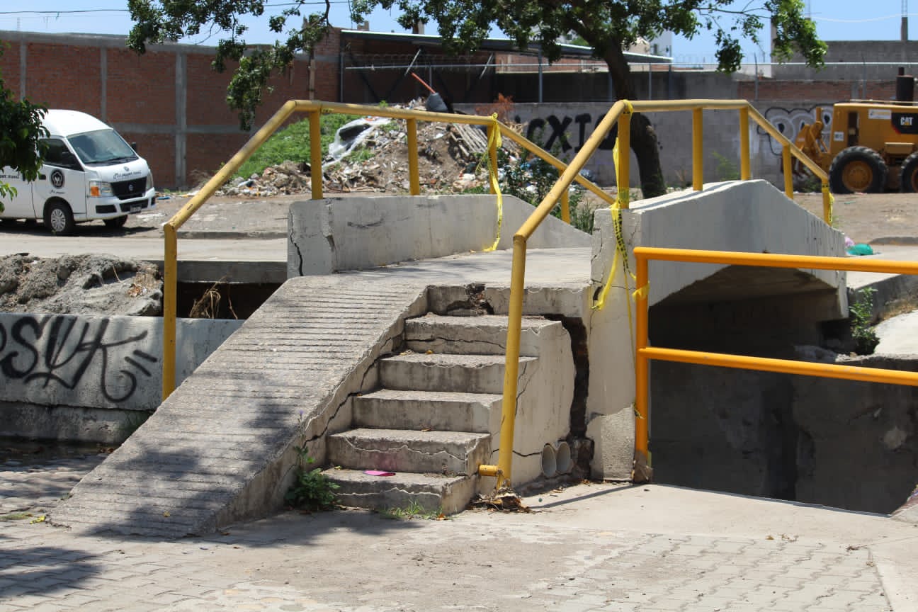 ¿Y el Ayuntamiento de Mazatlán? Puente peatonal en Fuentes del Valle a punto de colapsar