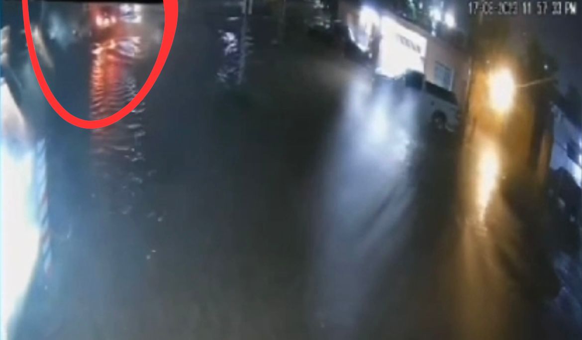 Quedó grabado en video el momento cuando Refugio cae en su Cherokee y es tragado por canal de Culiacán