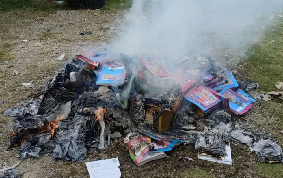 Quema de libros de la SEP, es una práctica retrógrada por desinformación y manipulación: López Obrador