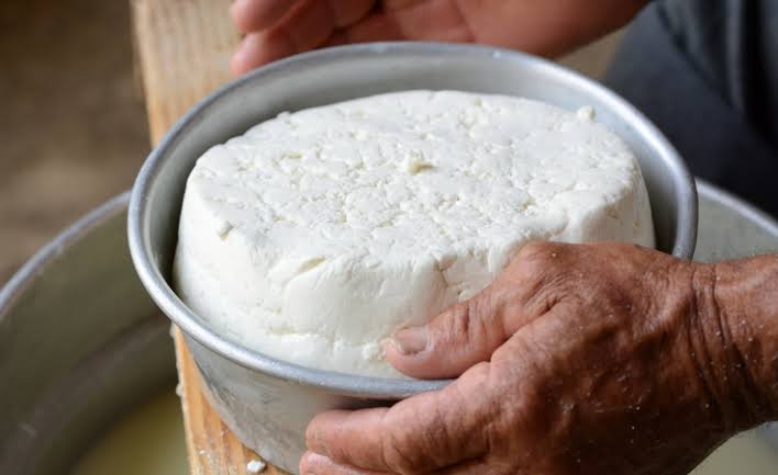 Queseros desean llegue el frío para que la leche les rinda y tenga mayor consistencia para hacer sus productos