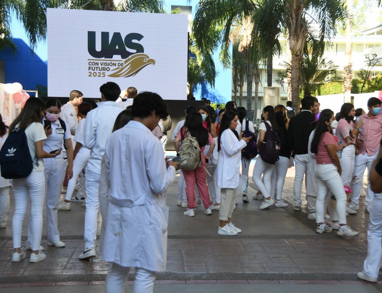 Estudiantes de la UAS regresan del Verano Científico; estuvieron en Disney aplicando sus conocimientos