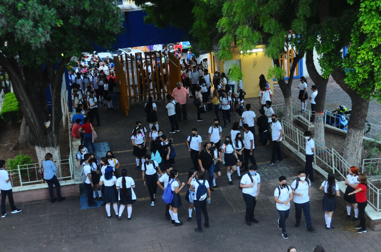 Junto con el Nuevo Modelo Educativo, este lunes la UAS recibe a 160 mil estudiantes en el inicio del ciclo escolar