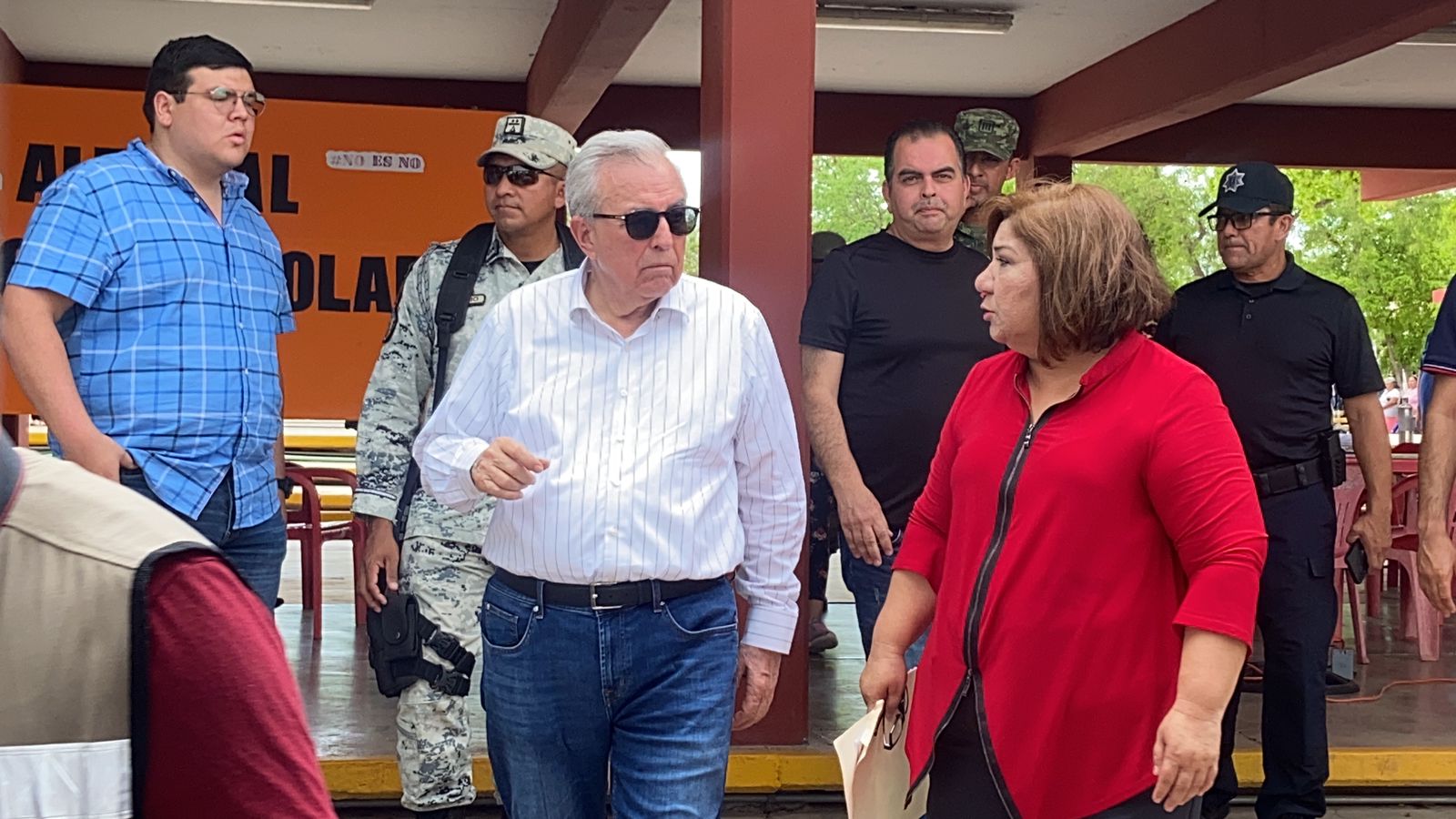 Refuerzan seguridad en el albergue de desplazados; ni policías ni comida donada entran: Rocha